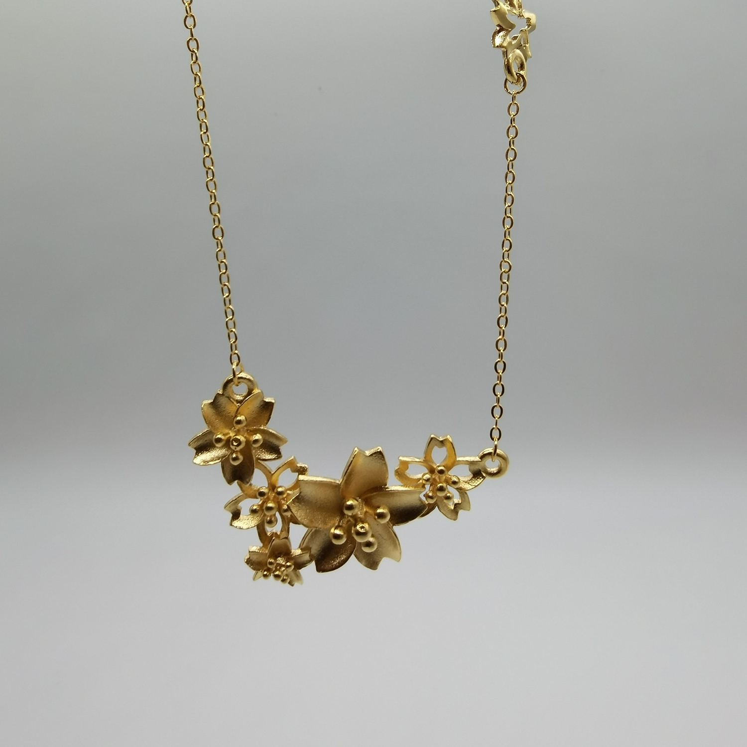 Alluvial gold vacuum electroplating 24K gold triple flower necklace