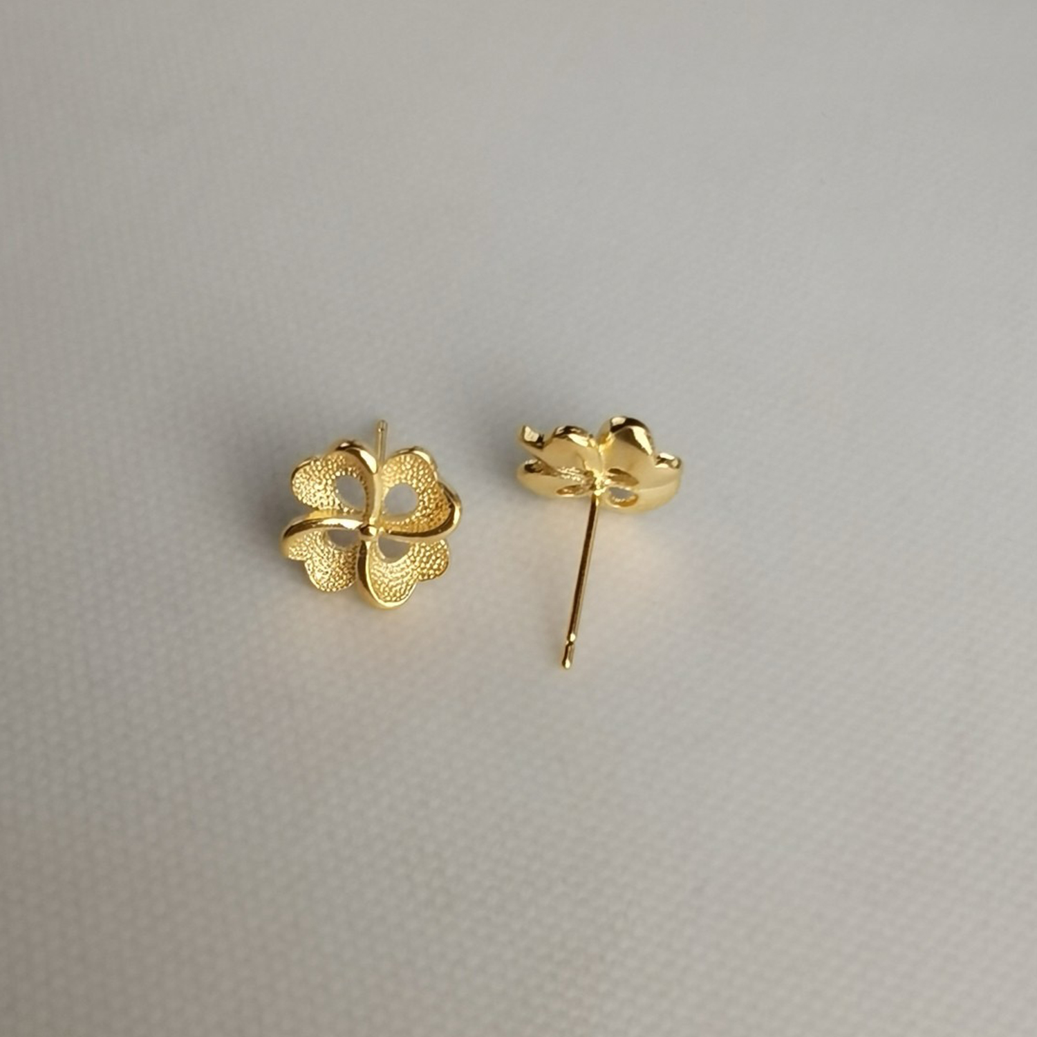 Alluvial Gold Vacuum Electroplating 24K Gold Four-leaf Clover Heart-shaped Earrings