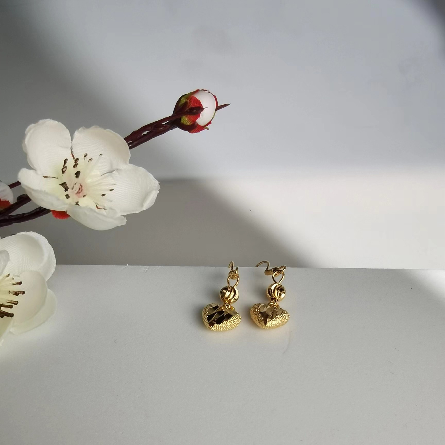 Alluvial Gold Vacuum Electroplating 24K Gold Heart-shaped Transfer Bead Earrings