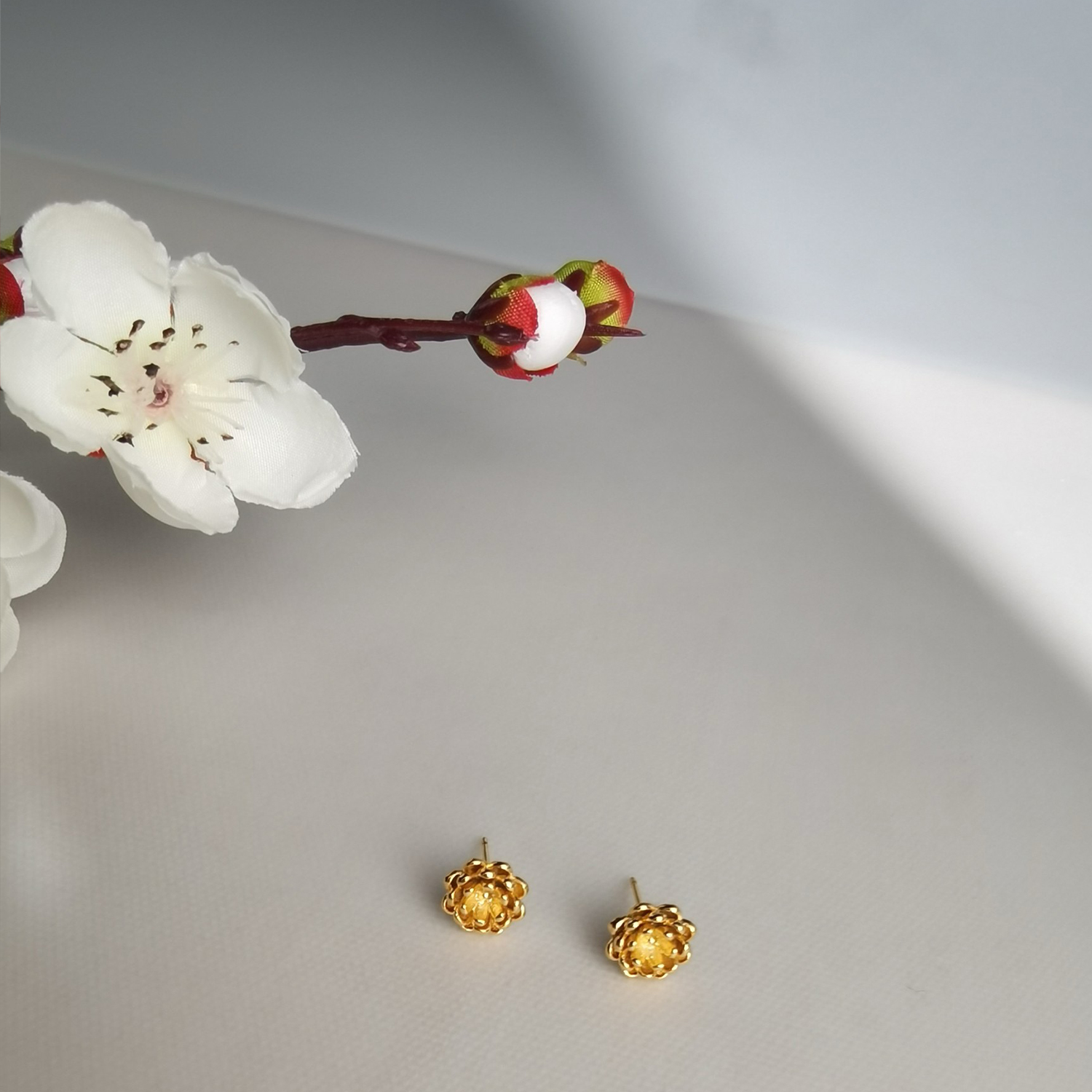 Alluvial Gold Vacuum Electroplating 24K Gold Lotus Earrings