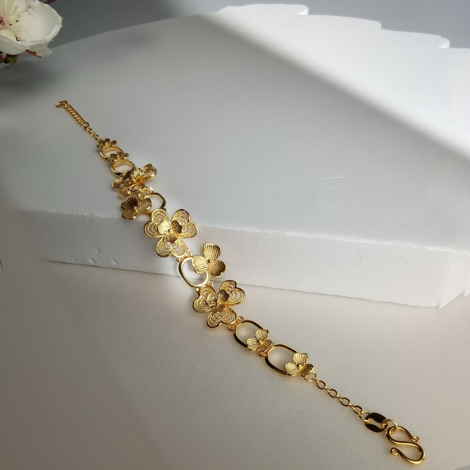 Alluvial Gold Vacuum Electroplating 24K Gold Clover Flower Bracelet