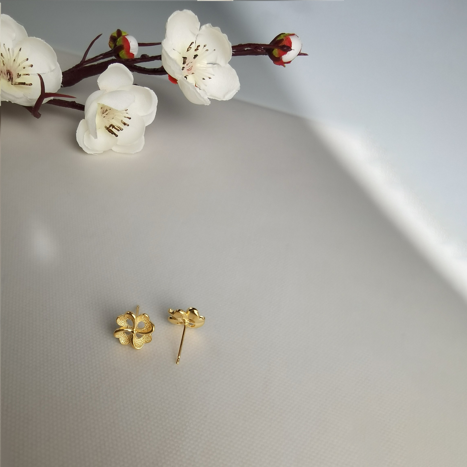 Alluvial Gold Vacuum Electroplating 24K Gold Four-leaf Clover Heart-shaped Earrings