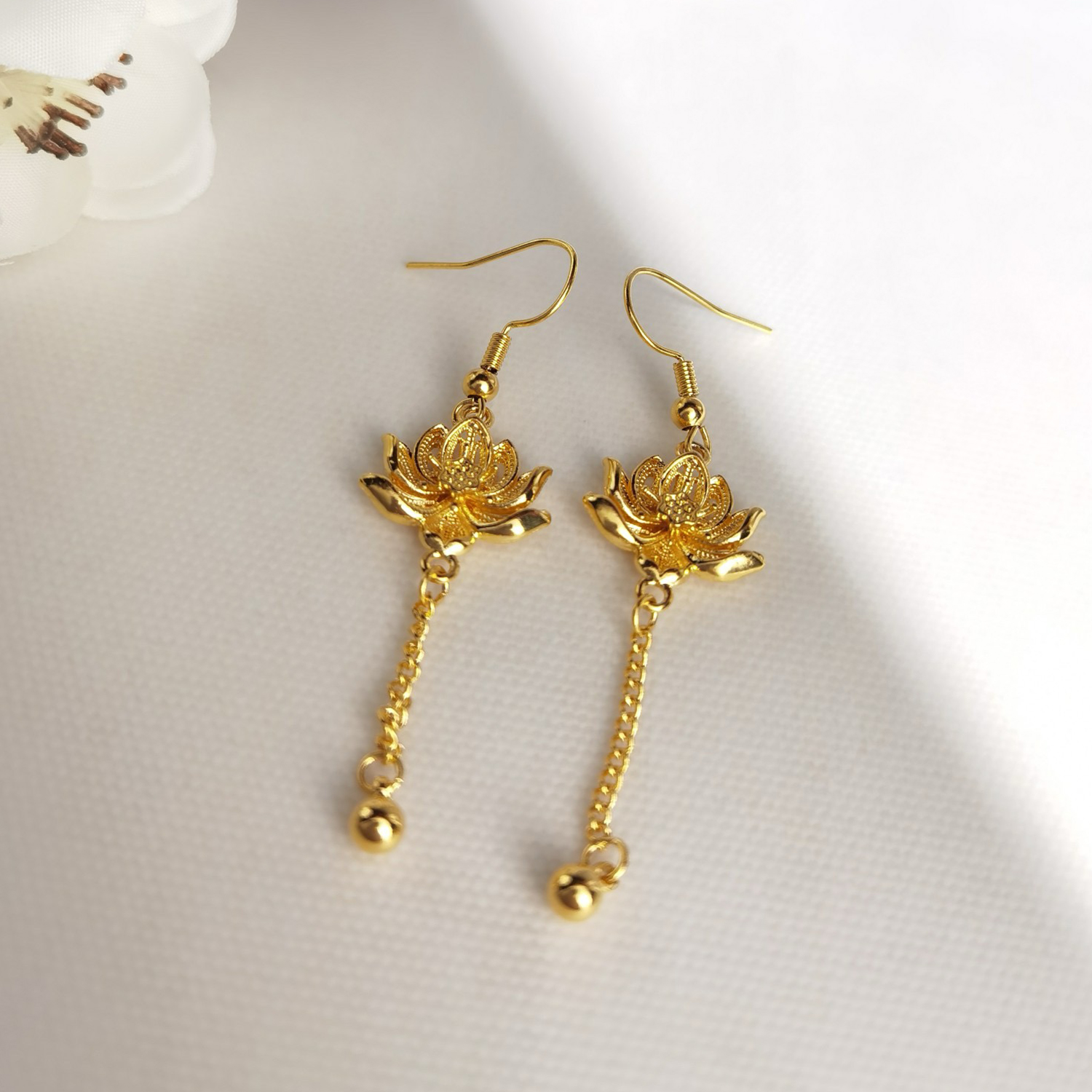 Alluvial Gold Vacuum Electroplating 24K Gold Lotus Tassel Earrings