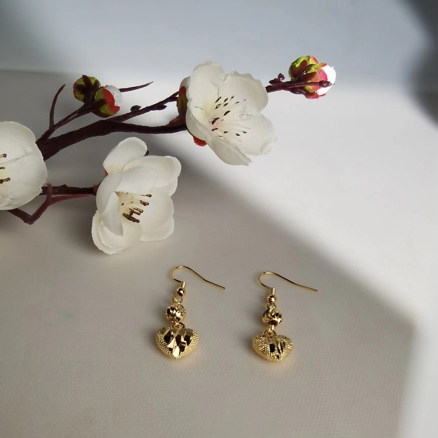 Alluvial Gold Vacuum Electroplating 24K Gold Heart-shaped Transfer Bead Earrings
