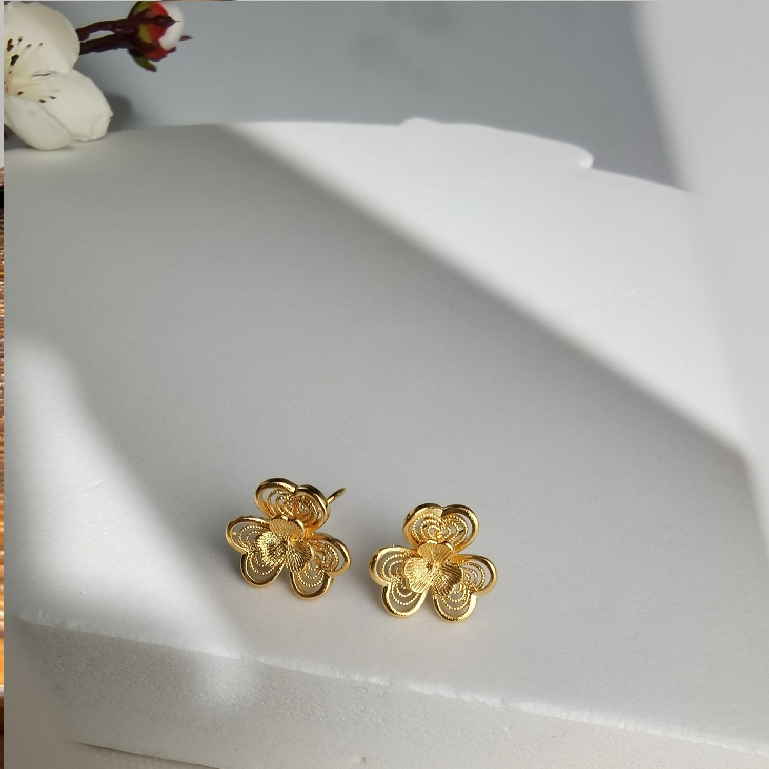 Alluvial Gold Vacuum Electroplating 24K Gold Clover Flower Earrings