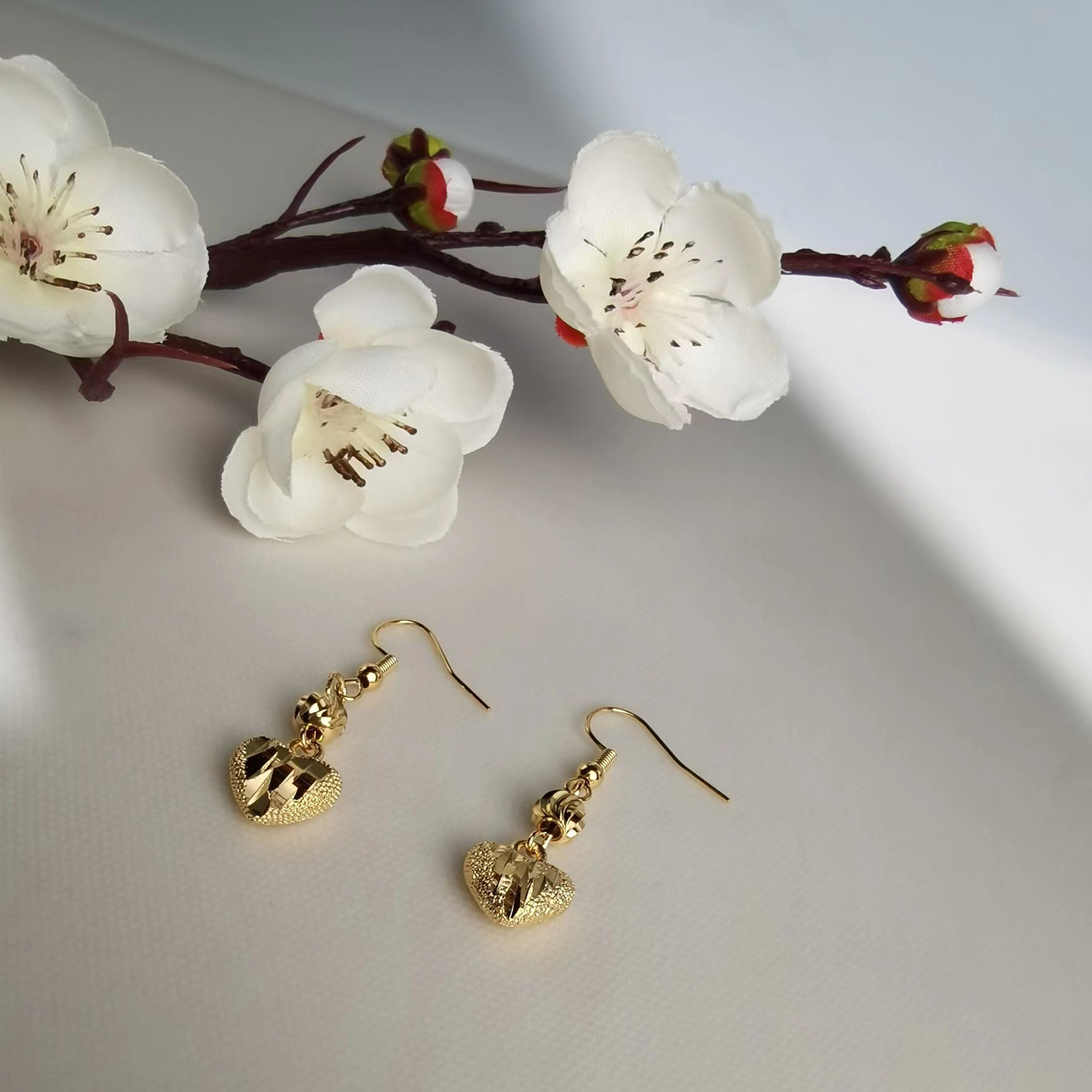 Alluvial Gold Vacuum Electroplating 24K Gold Heart-shaped Transfer Bead Earrings