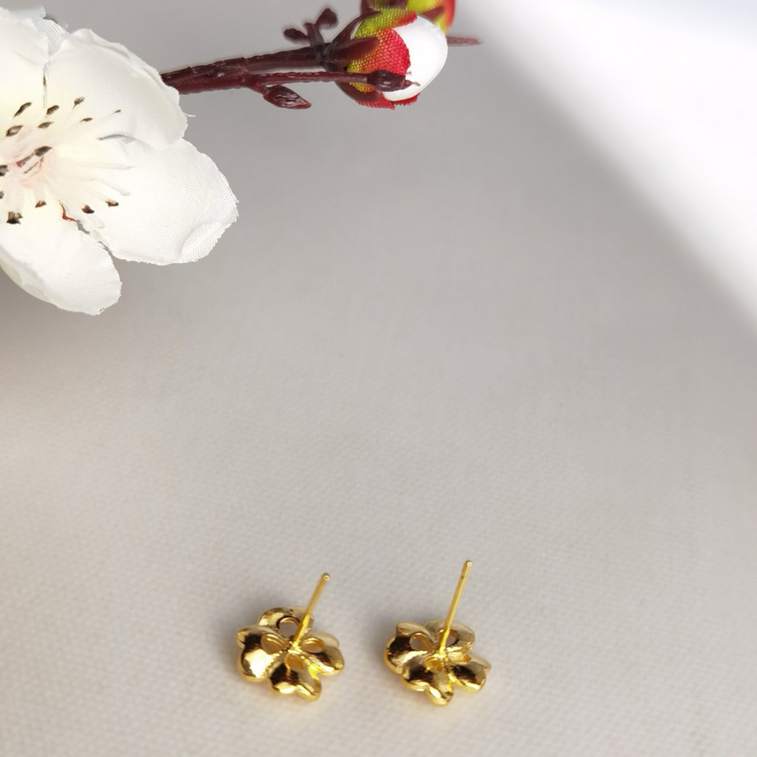 Alluvial Gold Vacuum Electroplating 24K Gold Four-leaf Clover Heart-shaped Earrings