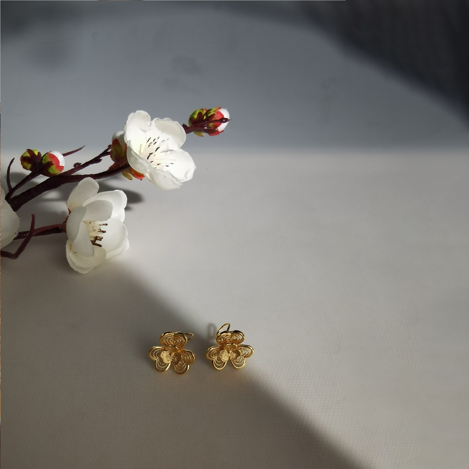 Alluvial Gold Vacuum Electroplating 24K Gold Clover Flower Earrings
