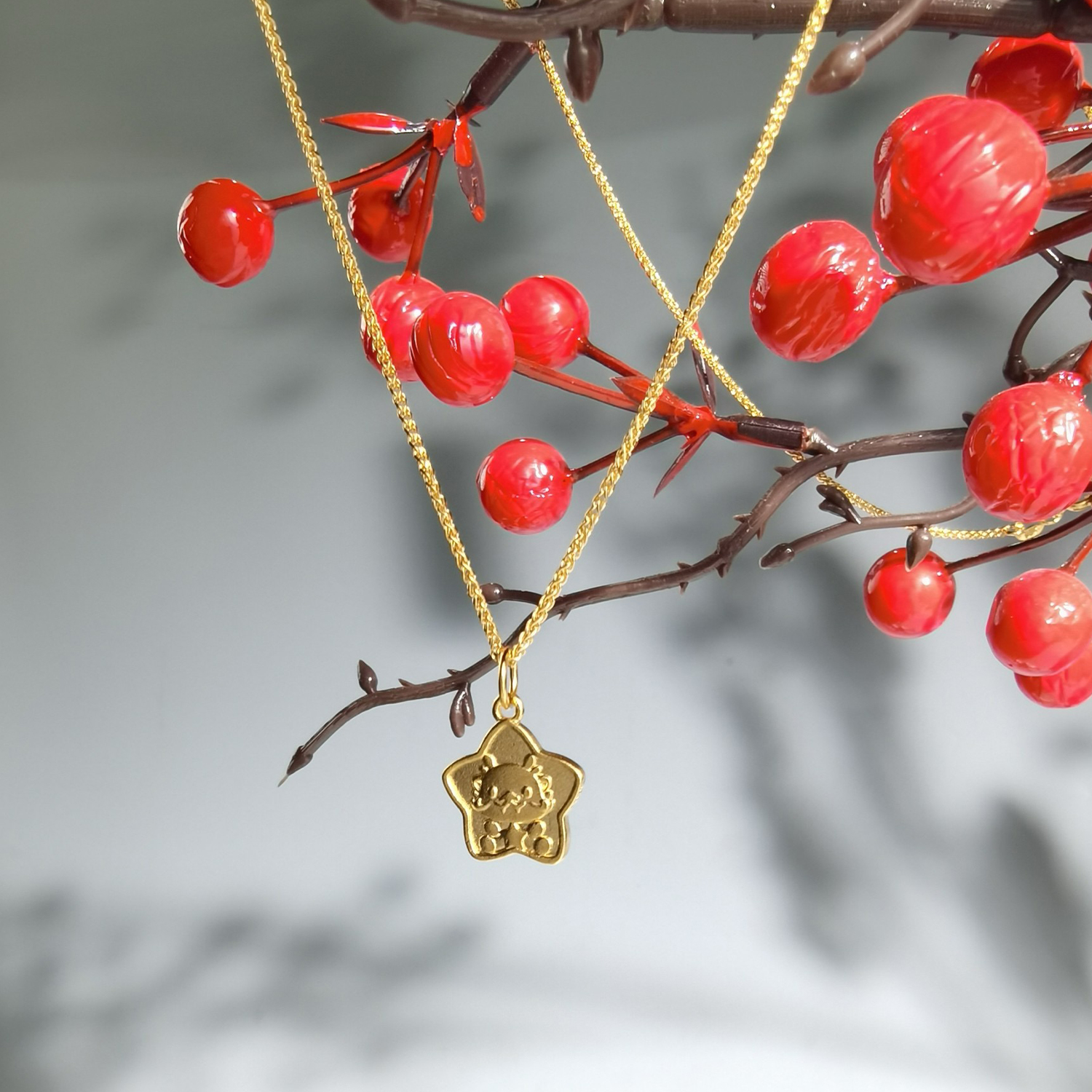 Alluvial Gold Vacuum Electroplating 24K Gold Star to Dragon Necklace