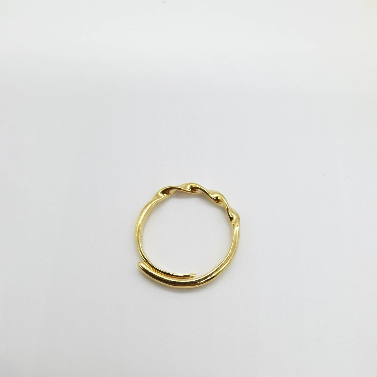 Alluvial gold vacuum electroplating 24K gold Möbius ring
