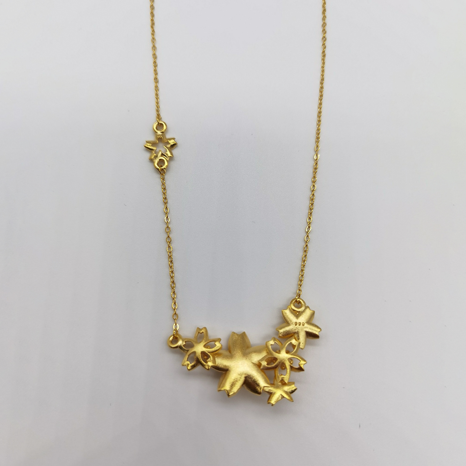 Alluvial gold vacuum electroplating 24K gold triple flower necklace
