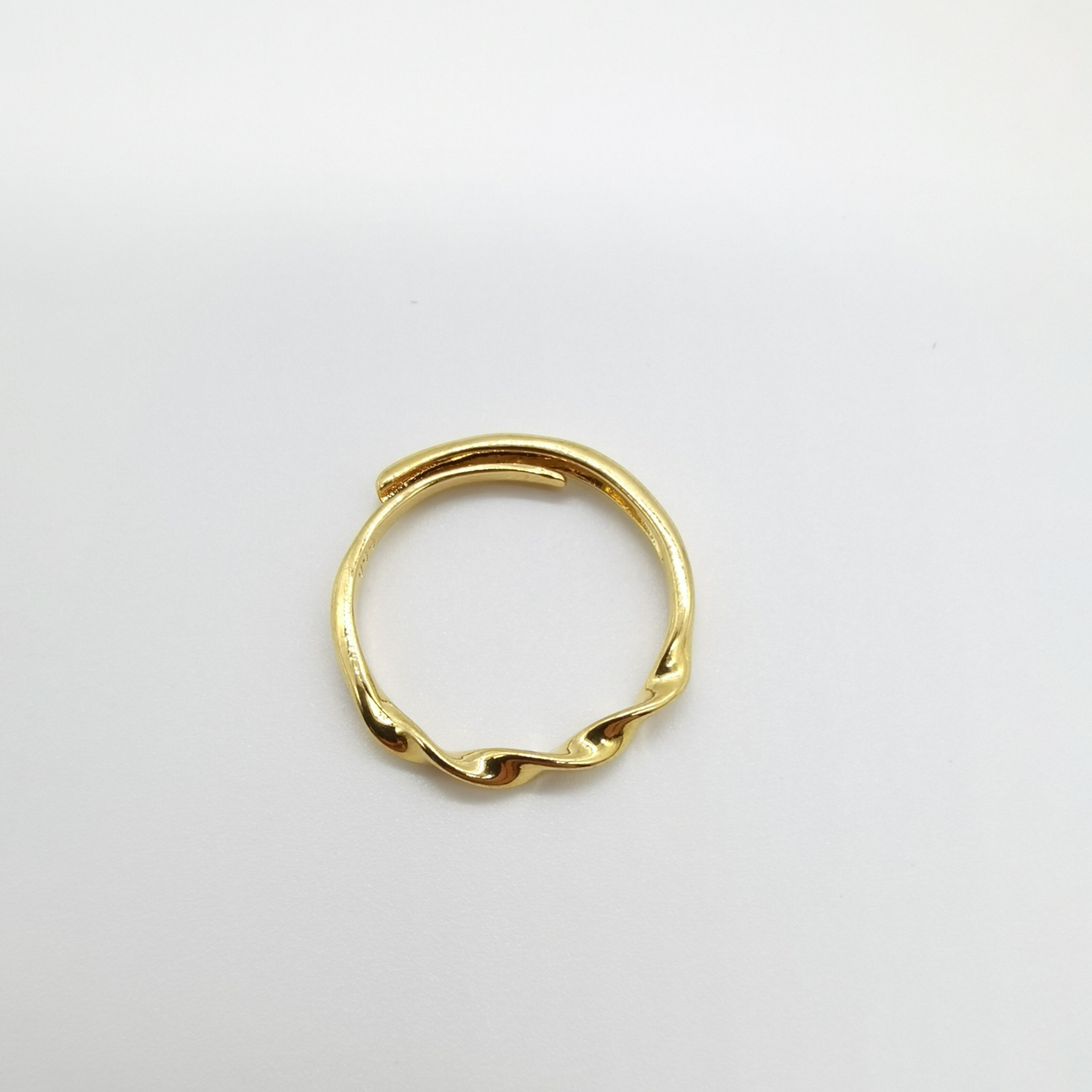 Alluvial gold vacuum electroplating 24K gold Möbius ring