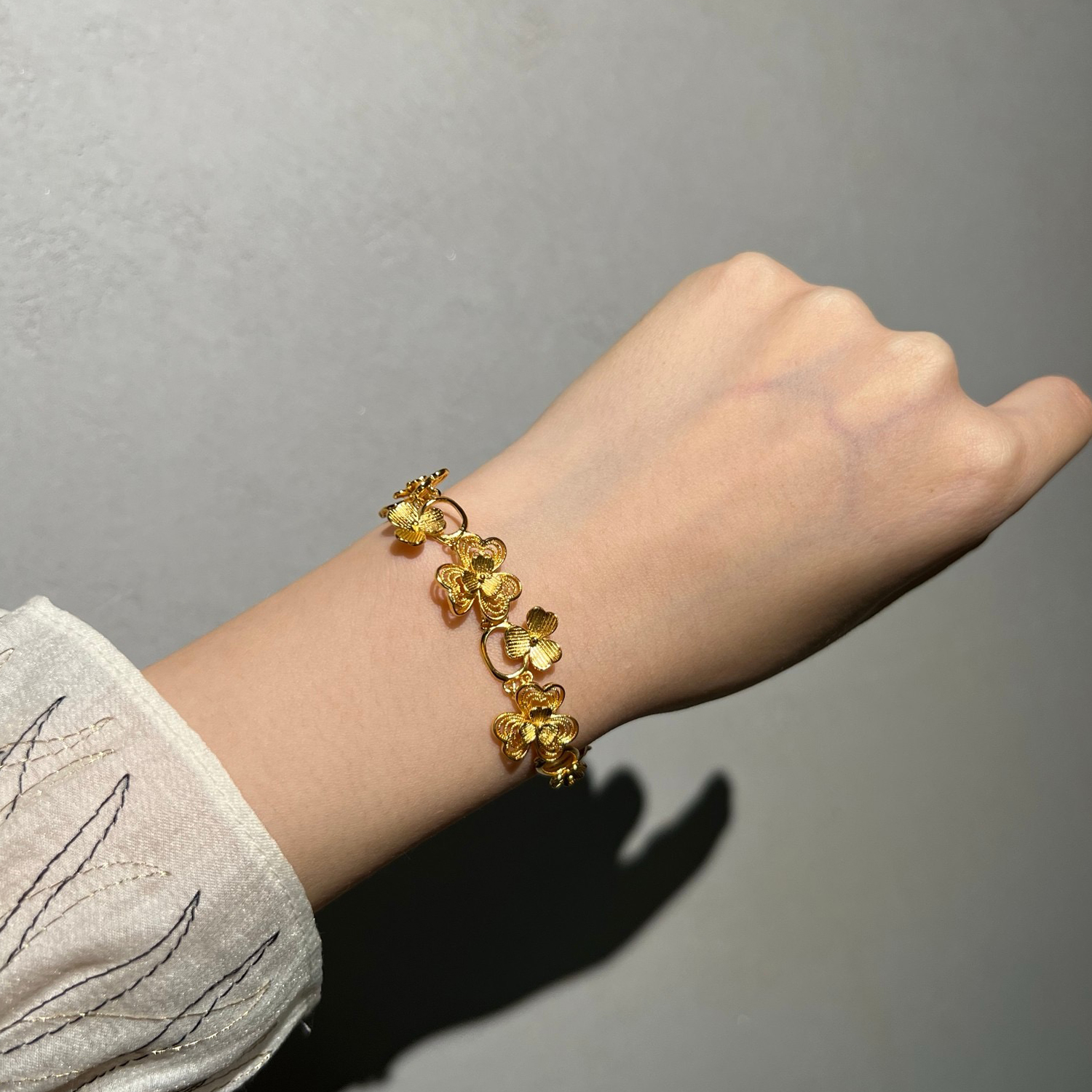 Alluvial Gold Vacuum Electroplating 24K Gold Clover Flower Bracelet