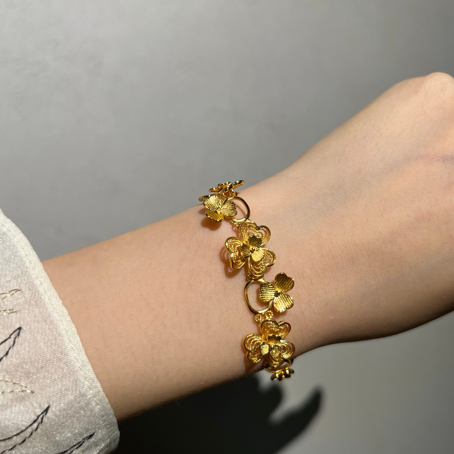 Alluvial Gold Vacuum Electroplating 24K Gold Clover Flower Bracelet